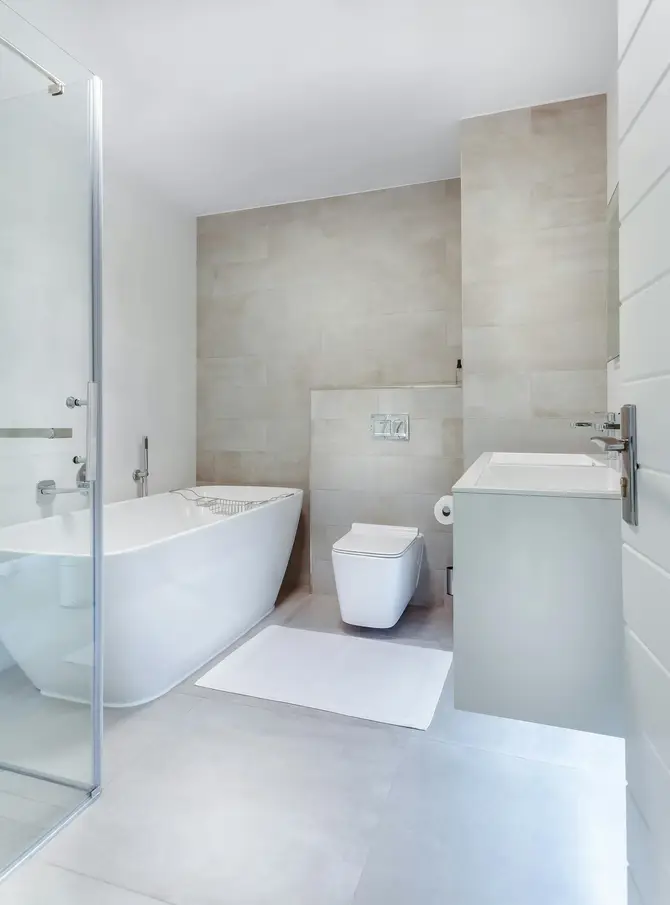 Salle de bain avec baignoire îlot